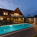 Daire Haus Zum Seehund Mit Pool, Garten Und Tischtennisplatte *