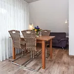 Haus Zum Seehund Mit Pool, Garten Und Tischtennisplatte Bensersiel