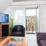 Haus Zum Seehund Mit Pool, Garten Und Tischtennisplatte Bensersiel